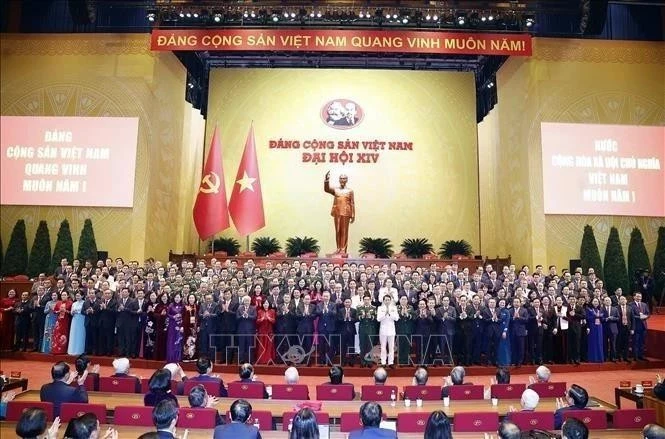 Le XIVe Comité central du Parti communiste du Vietnam présenté au congrès. Photo : VNA.